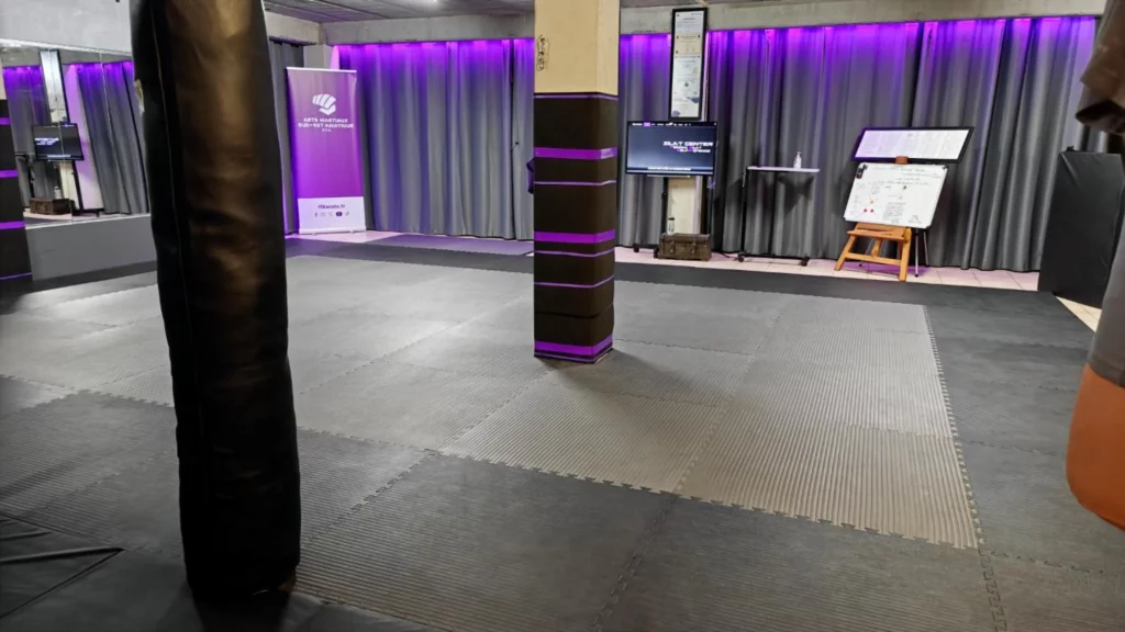 Pencak Silat à Lavaur – Gelanggang, perspective arrière et espace tatamis